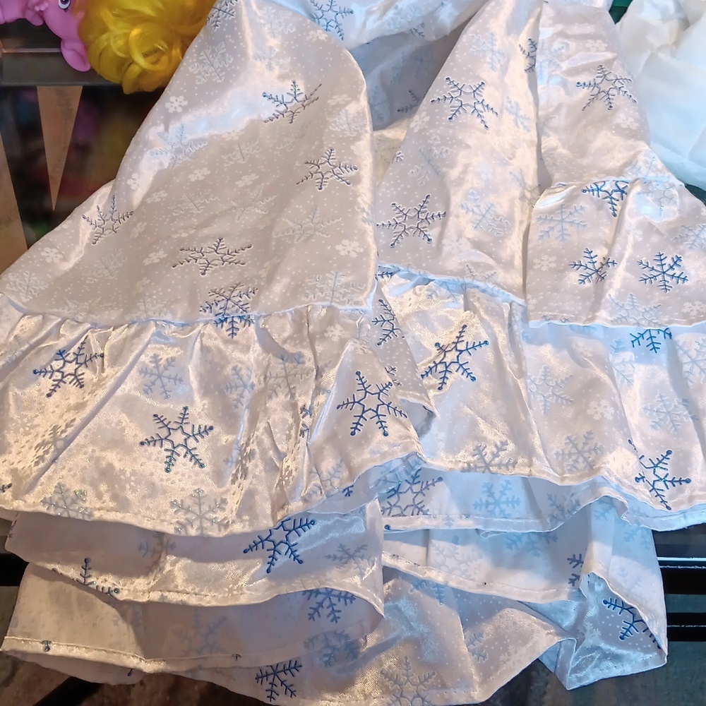 CHRISTMAS TREE SKIRT